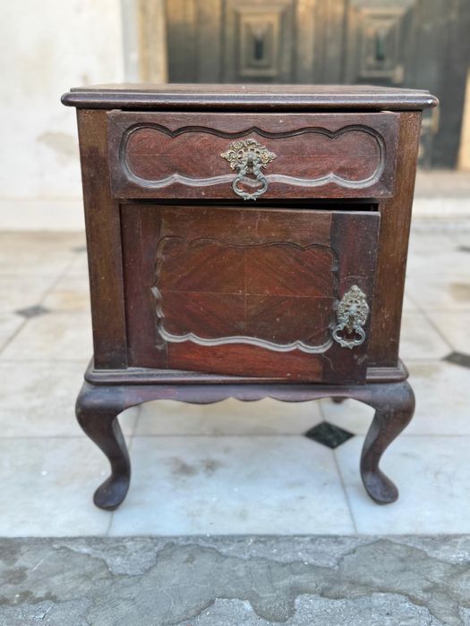 Moveis originais ( 1 precisa de algum restauro)