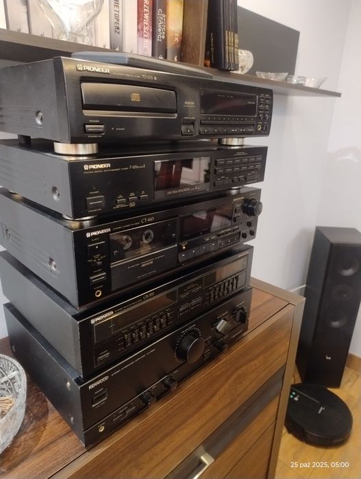 Wieża pioneer z kolumnami