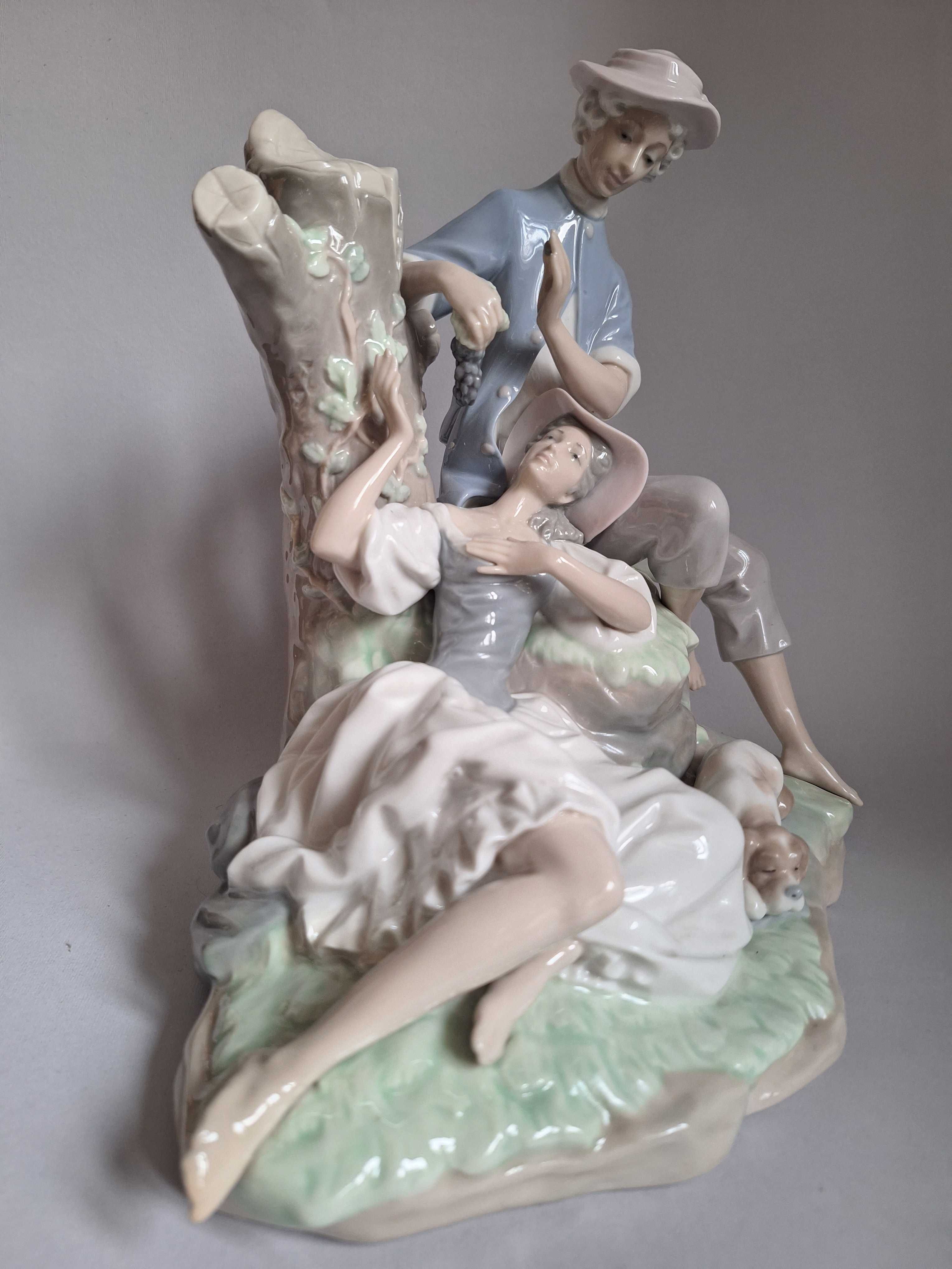 Lladro 4662 Фарфоровая статуэтка Романтическая пара. Испания.