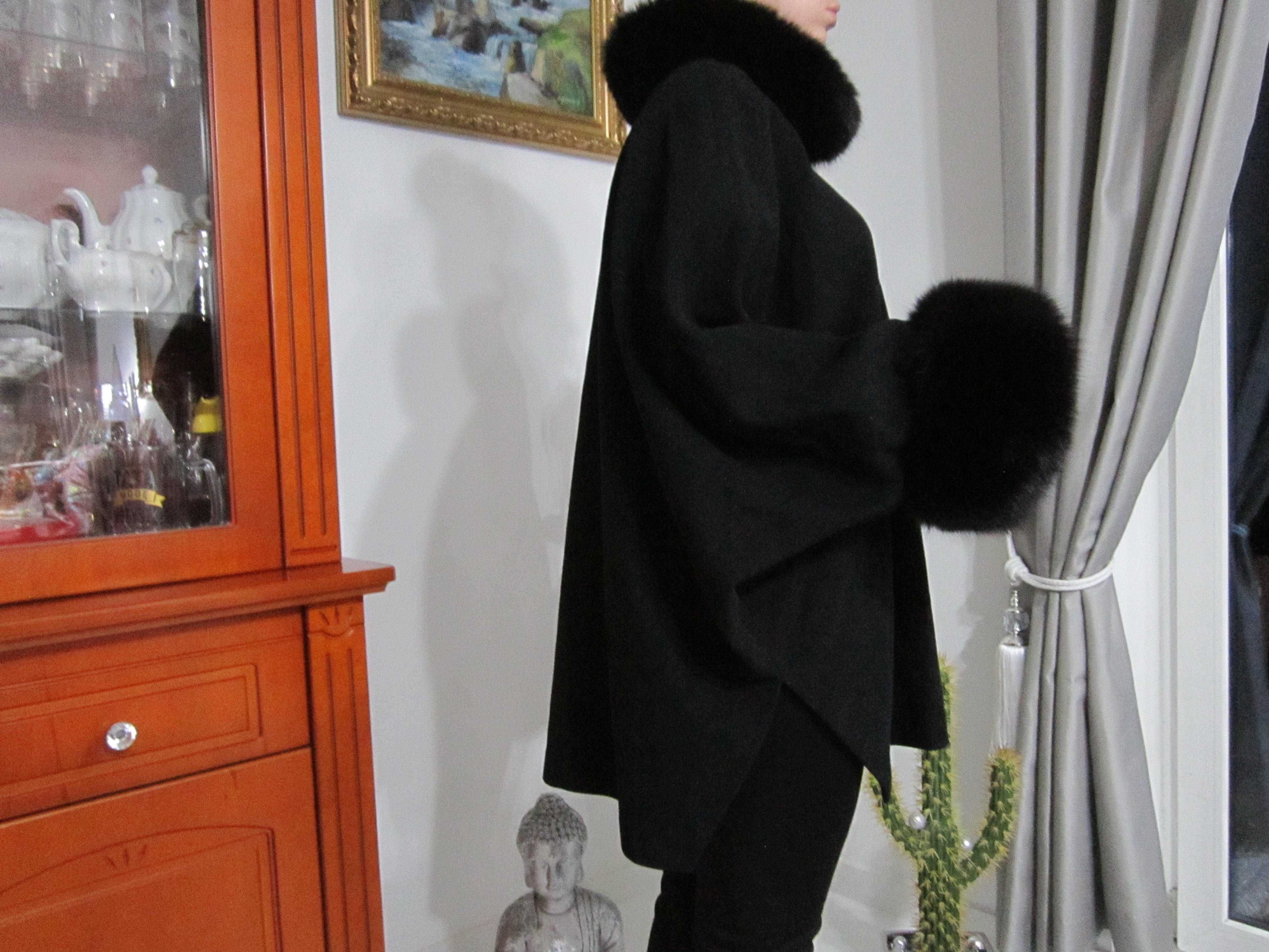 płaszcz ponczo kurtka wełniana z mega ogromnym lisem futro naturalne