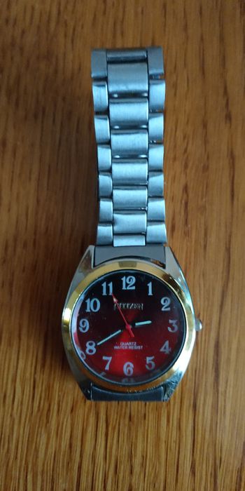 Часы Citizen кварцевые новые.