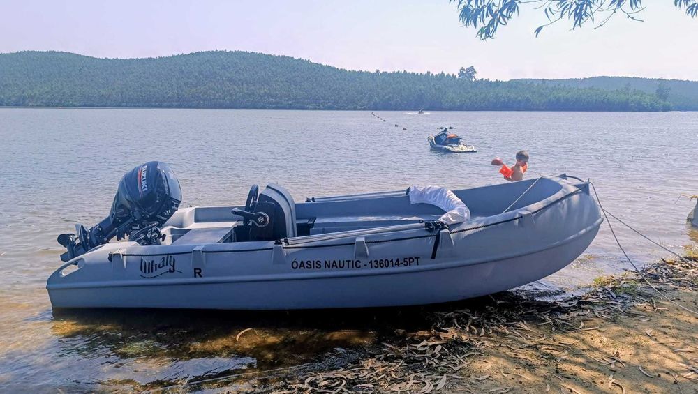 Vende-se barco Whaly 435, ano 2023, 20 horas de navegação + atrelado