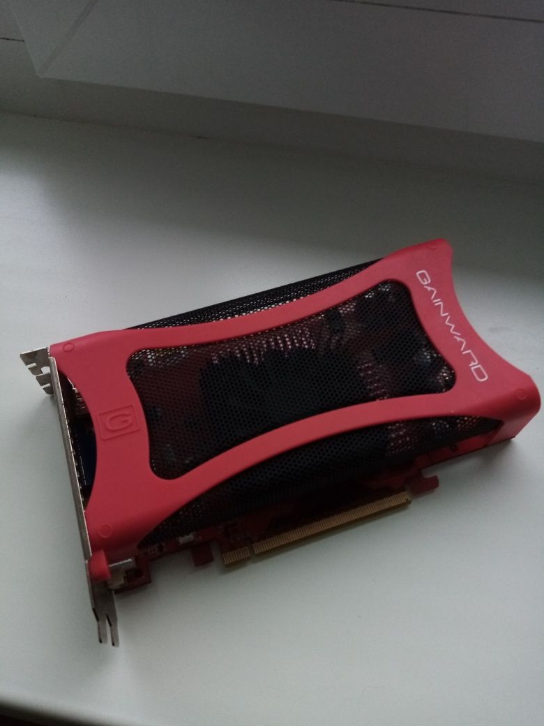 Видеокарта Nvidia gt8600 gainward