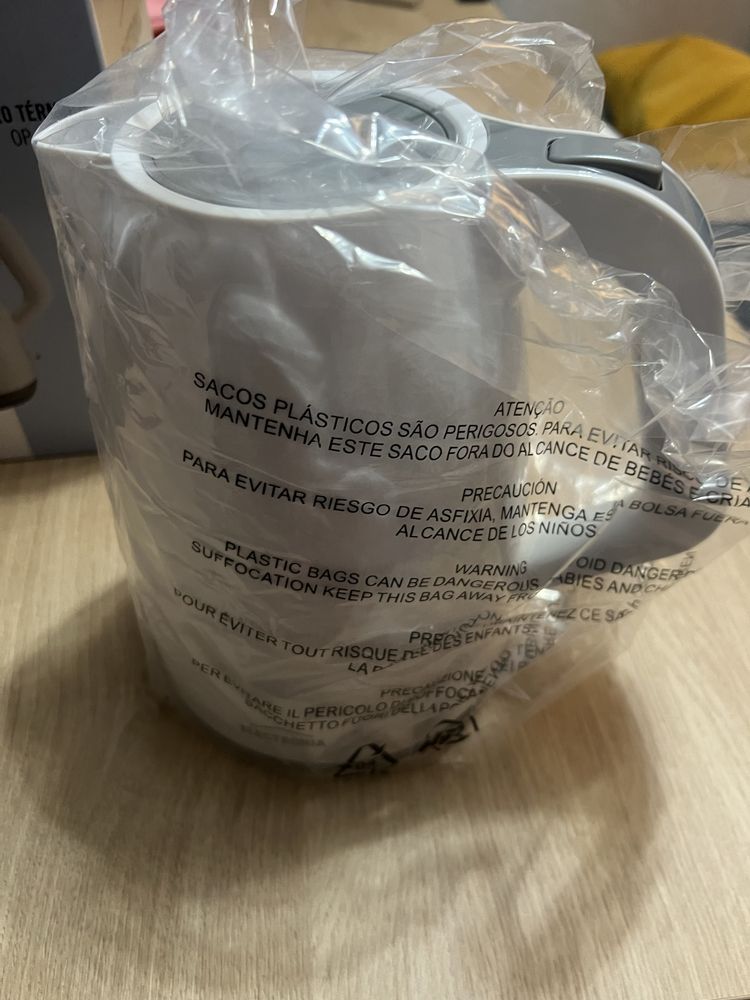 Cafeteira termica incompleta