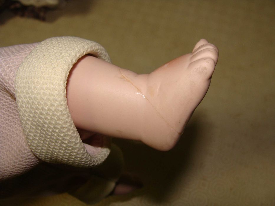 2 Bonecas de Porcelana Deitadas