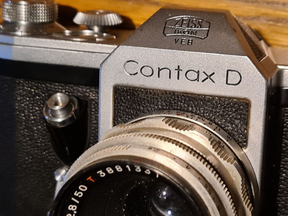 Contax D z obiektywem tessar