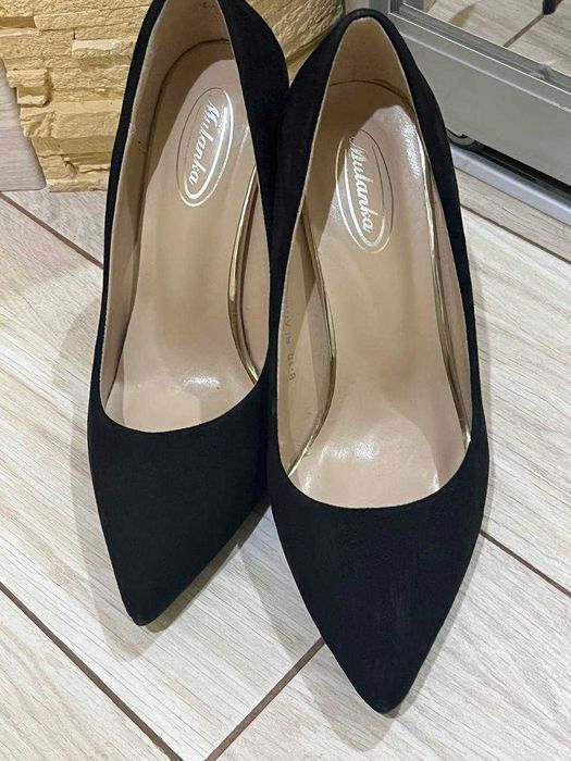 Чорні туфлі лодочки