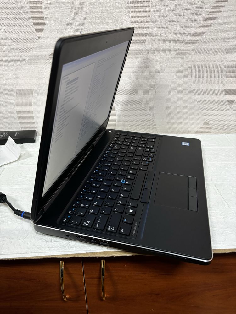 Потужний ноутбук Dell Precision 7520 FHD i7-6820HQ/32/512/M2200 4GB