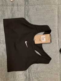 Top Nike Swoosh preto