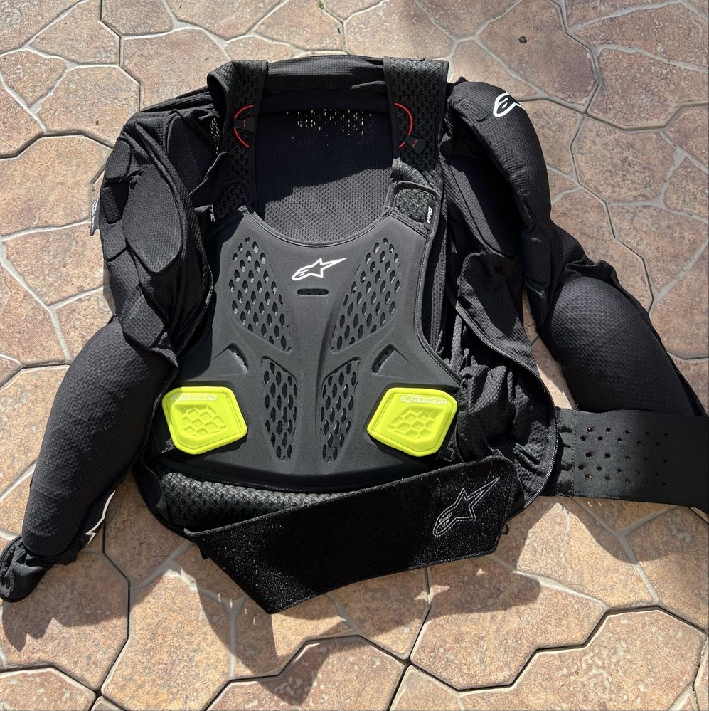 Peitoral Integral ALPINESTARS BIONIC PRO V2 Preto/Amarelo Flúor