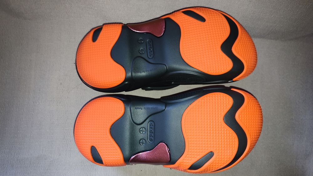 Crocs unisex Bubble Crush Reflector Clogs Kelp