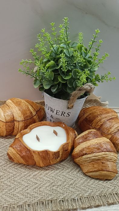 Свічка круасан зі смачним ароматом