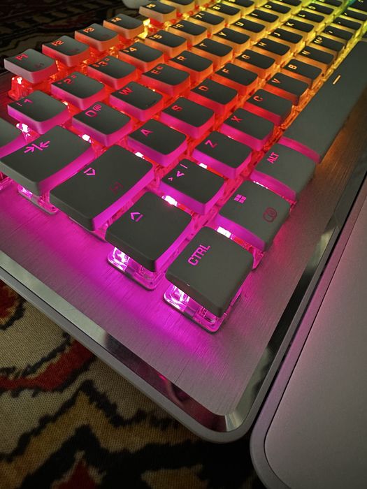 Biala klawiatura gamingowa roccat vulcan II