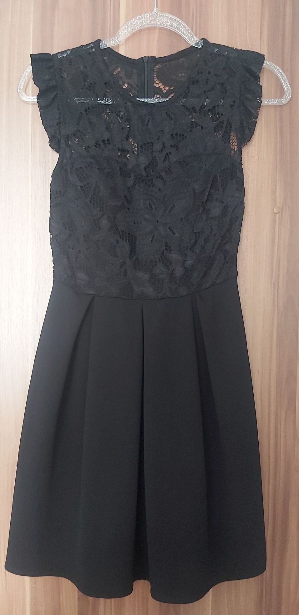 Sukienki "mała czarna"