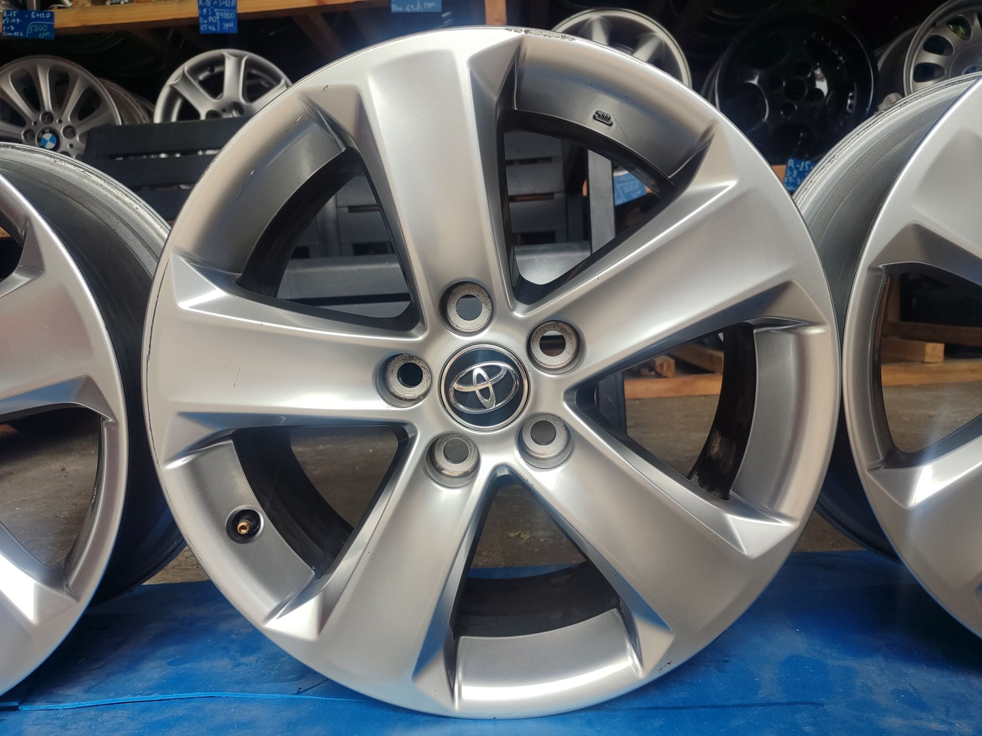 Диски Toyota R-17. 5×114.3. ET-39. Dia-60.1. J-7