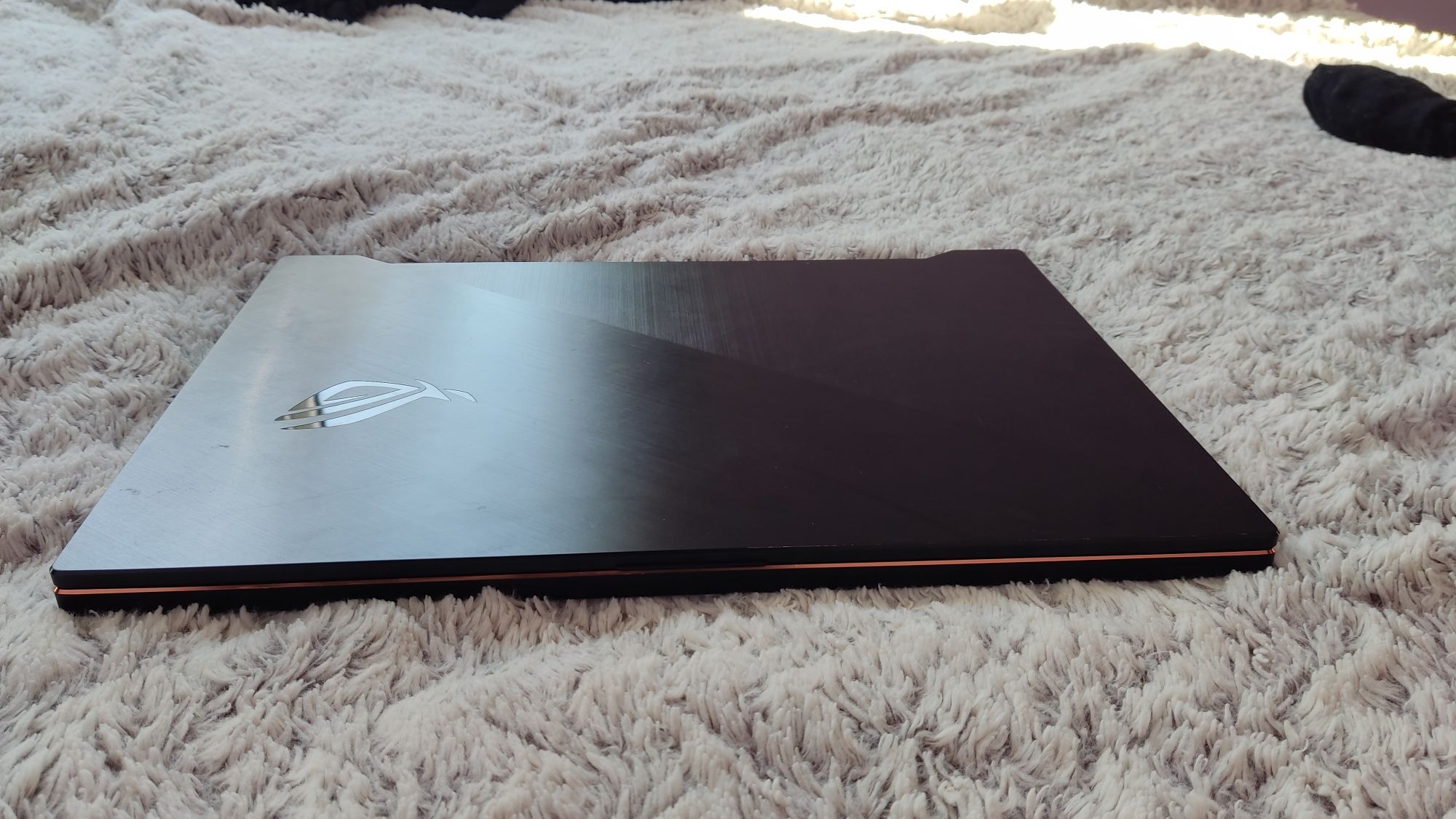 Asus rog zephyrus s17 gx701 lxs