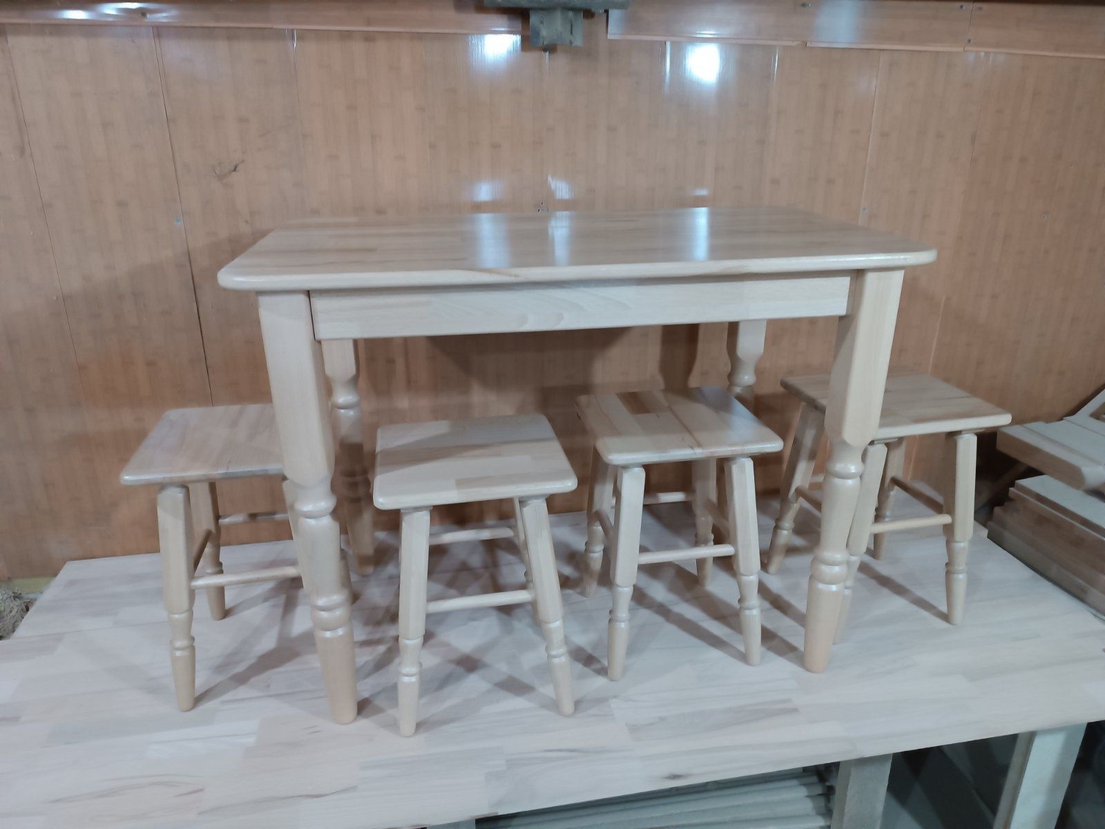 Бук.100×060+4 табурета.5000 гр.