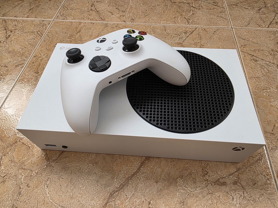 Xbox One S 512GB — Como Nova, Pouco Uso!