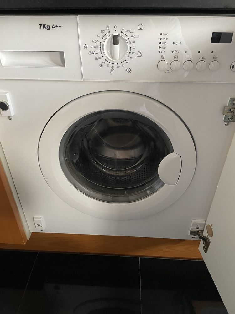 Maquina de lavar roupa avariada