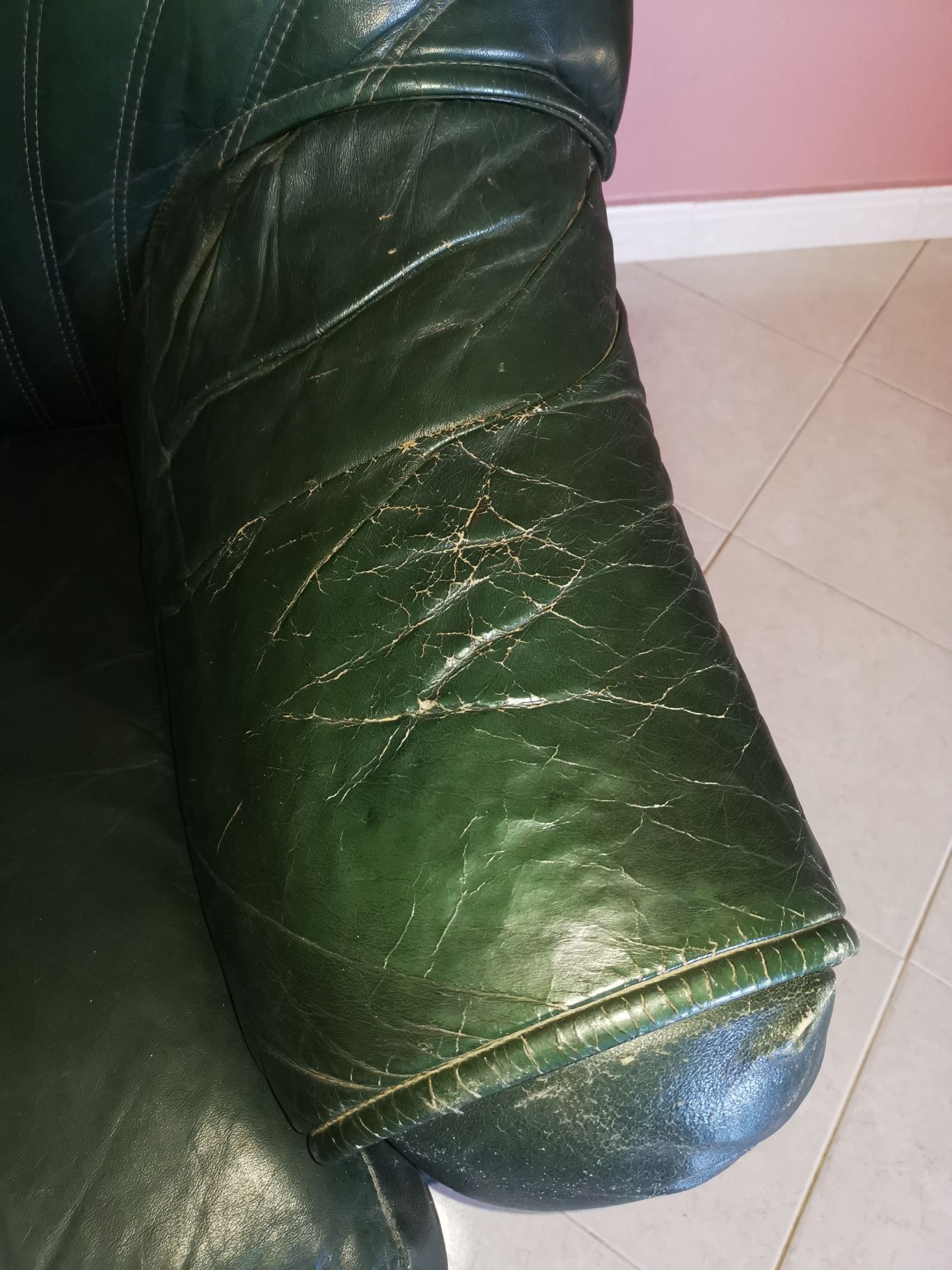 Conjunto sofás de pele
