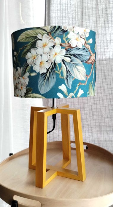 Lampa drewniana z abażurem z tkaniny "kwitnące drzewo" 38cm