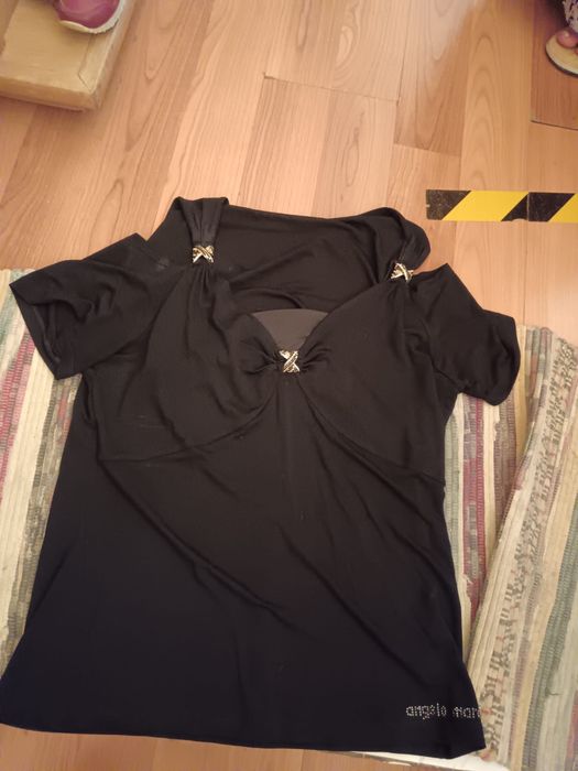 Blusa preta de tecido fino