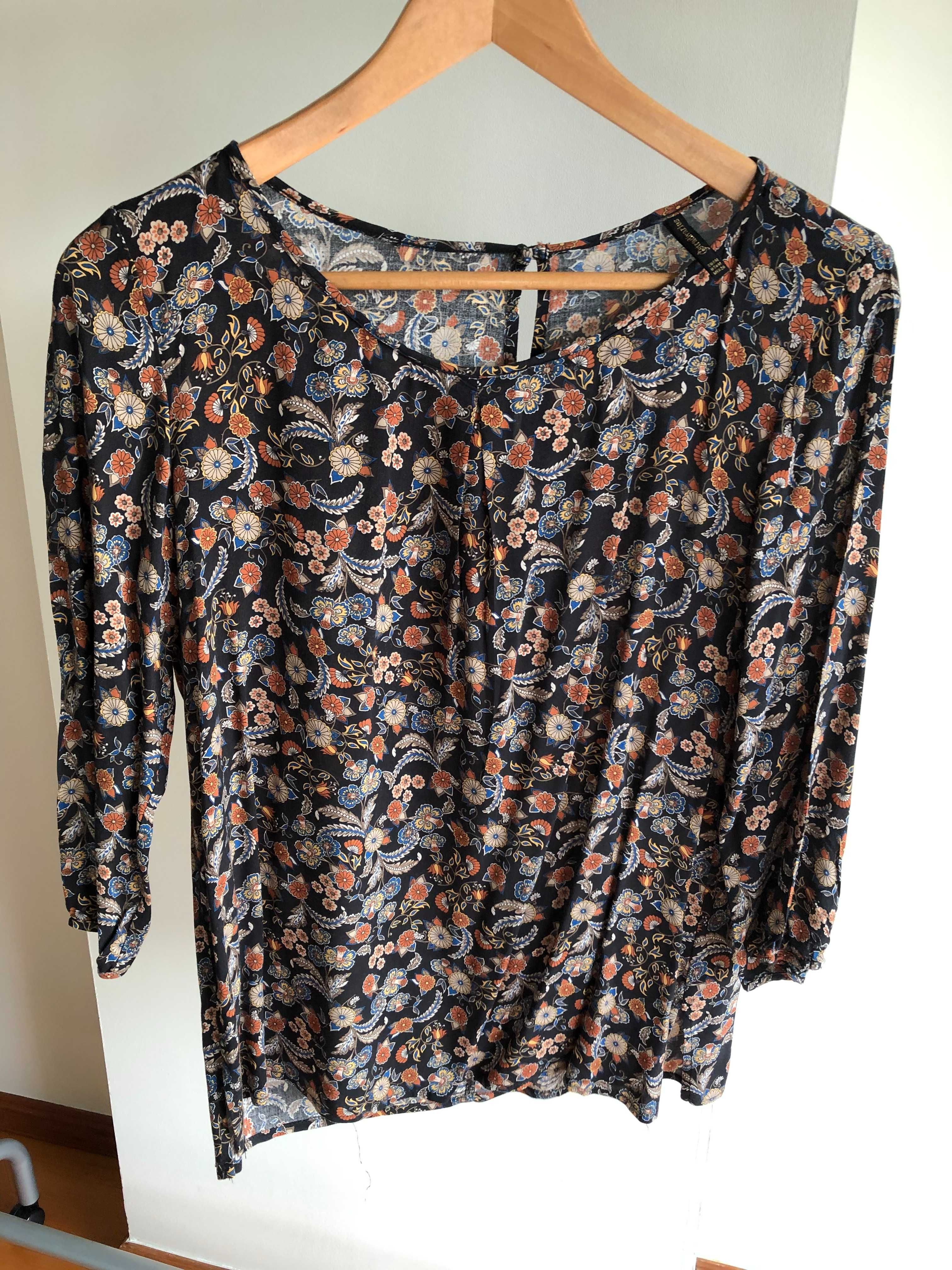 Blusa preta com estampado florido, Stradivarius, Tamanho M