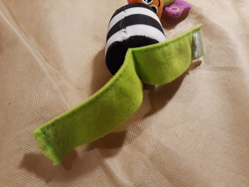 Погремушка на кроватку Sassy игрушка подвеска бабочка