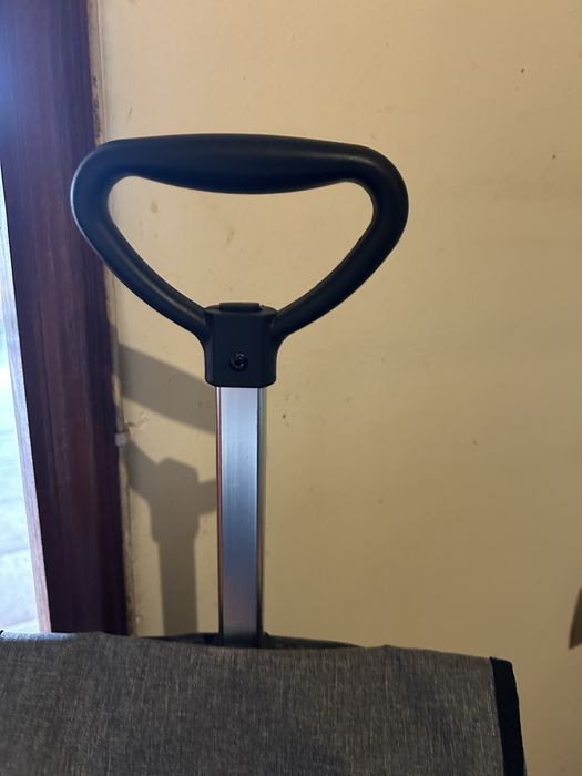 Carrinho de compras marca Garmol pega telescópica como novo