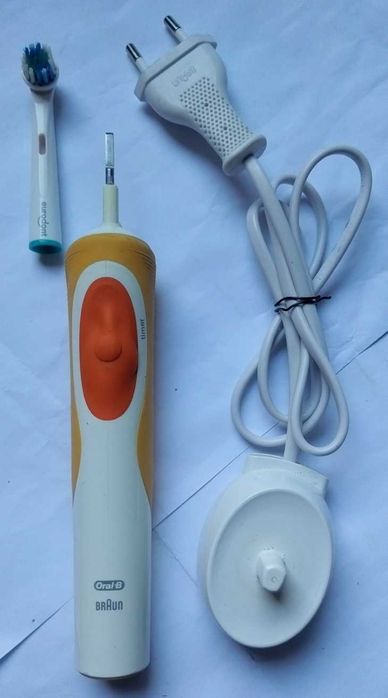 Електр.зубна щітка Oral-B Braun Vitality Precision Clean/D12(на деталі