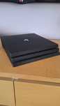 PlayStation 4 Pro z dwoma padami