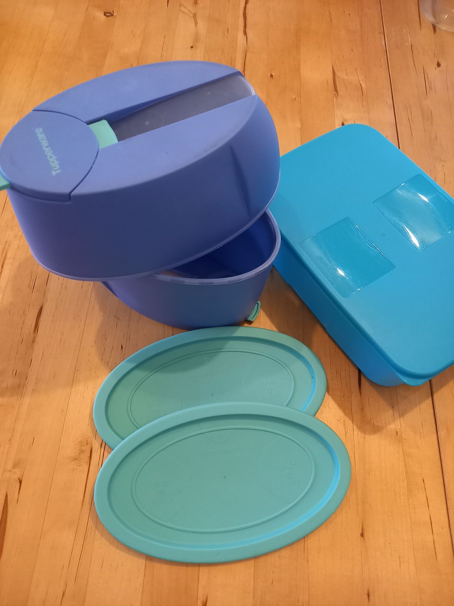 2 tupperwares como novos