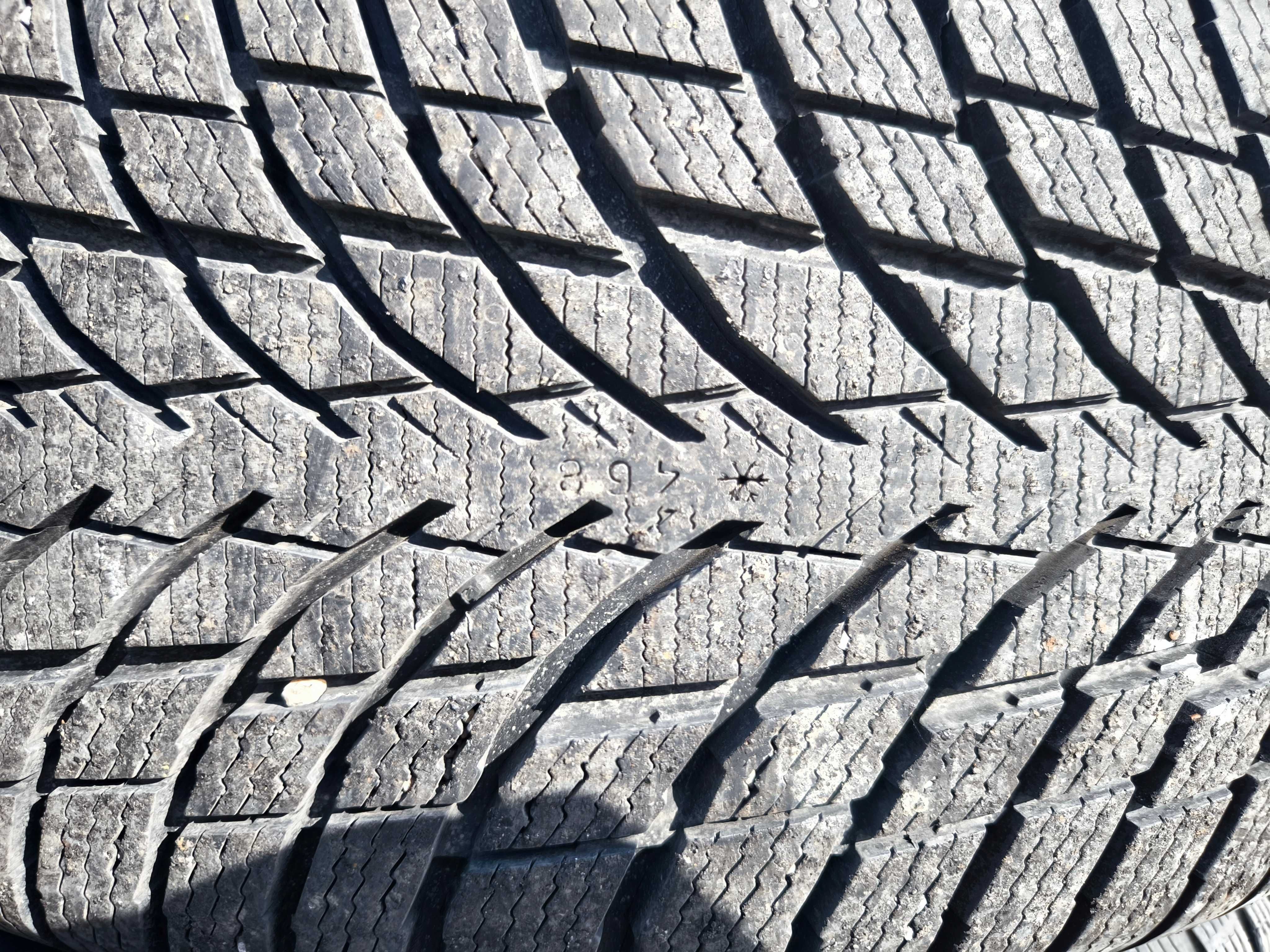 Opony zimowe  18" - Nokian 215/50R18