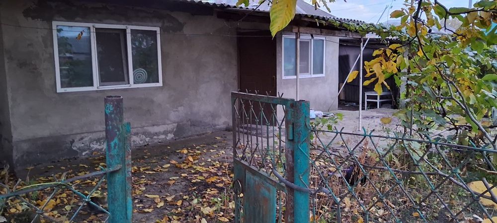 Продам пів будинку