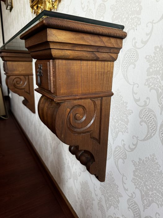 Pequena consola de quarto ou hall entrada de casa em vidro e madeira