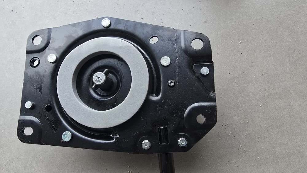 Mocowanie koła  Toyota lexus 51900-0e042 carrier assy spare wheel