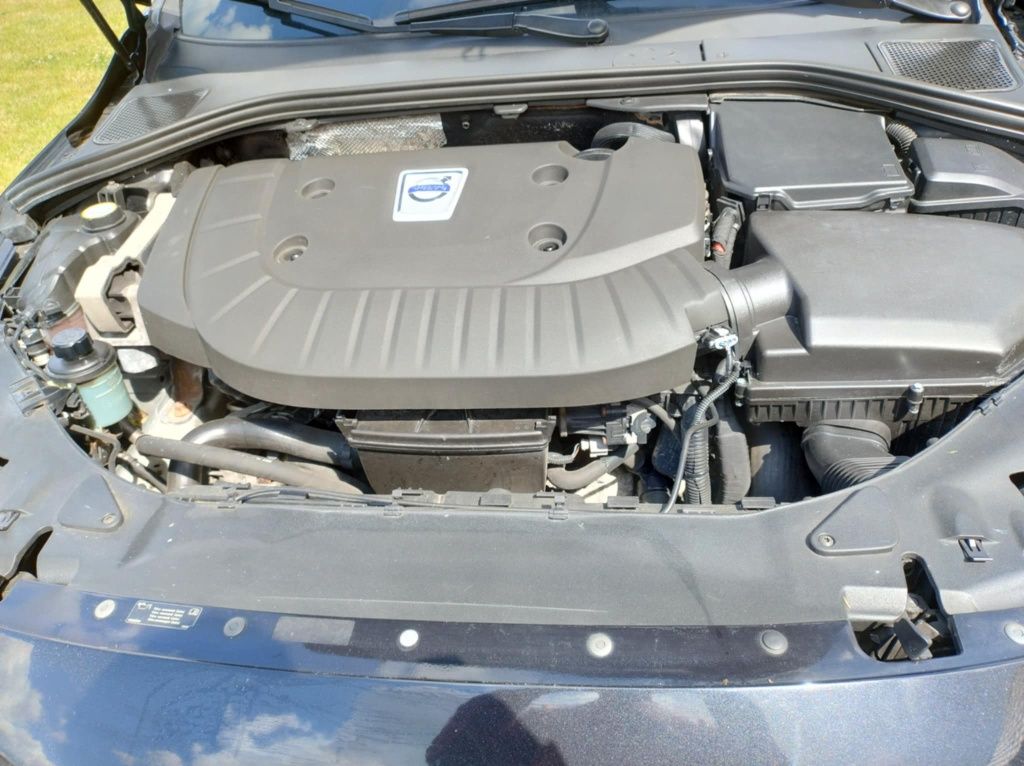 Volvo V60 D5 215PS