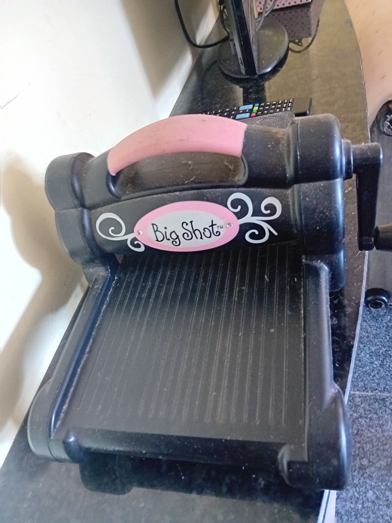 Máquina sizzix com 2 cortantes