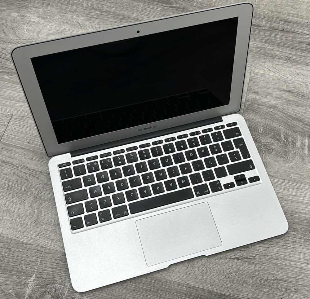 MacBook Air 11”  128GB  2011