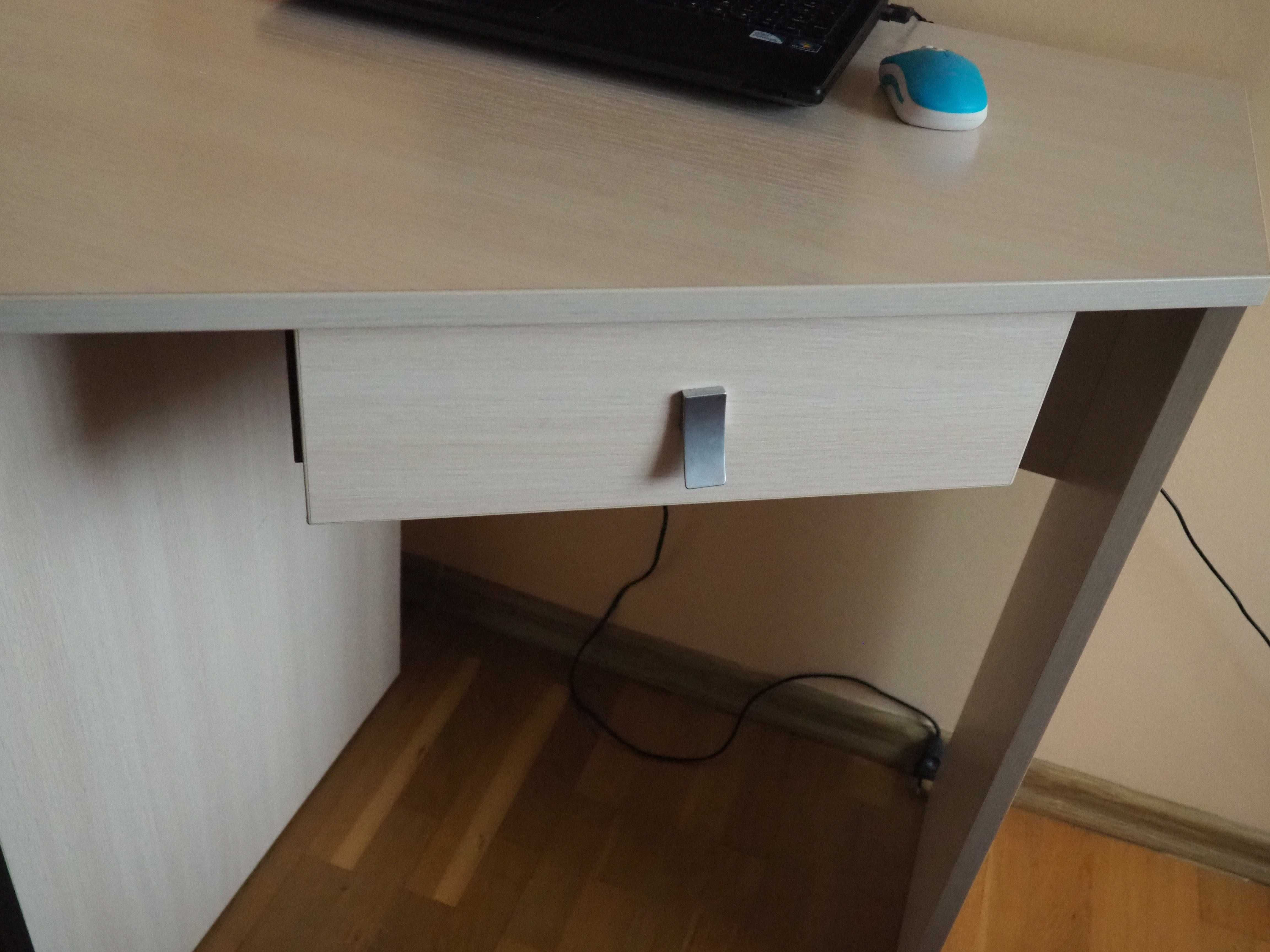 Biurko narożne , z szafką i szufladą.WYPRZEDAŻ