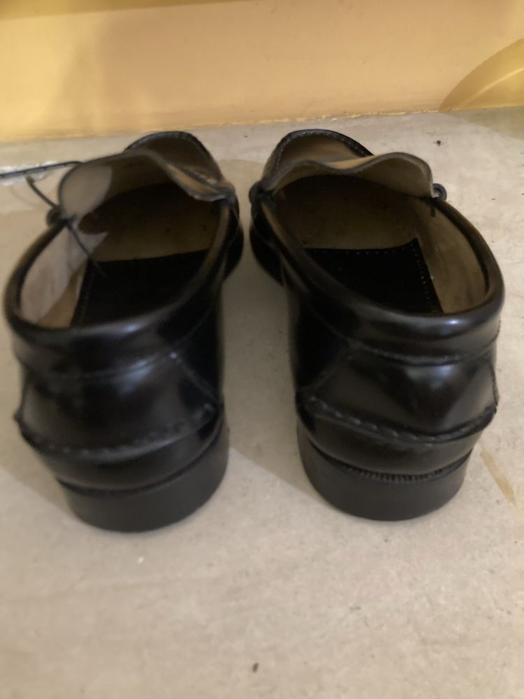 Sapatos pretos n 42 com sola em couro