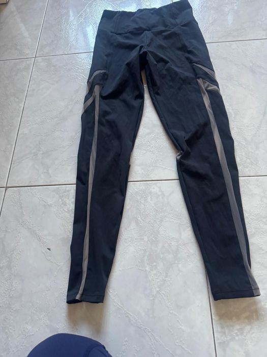 Leggings osho pretas com lista lateral