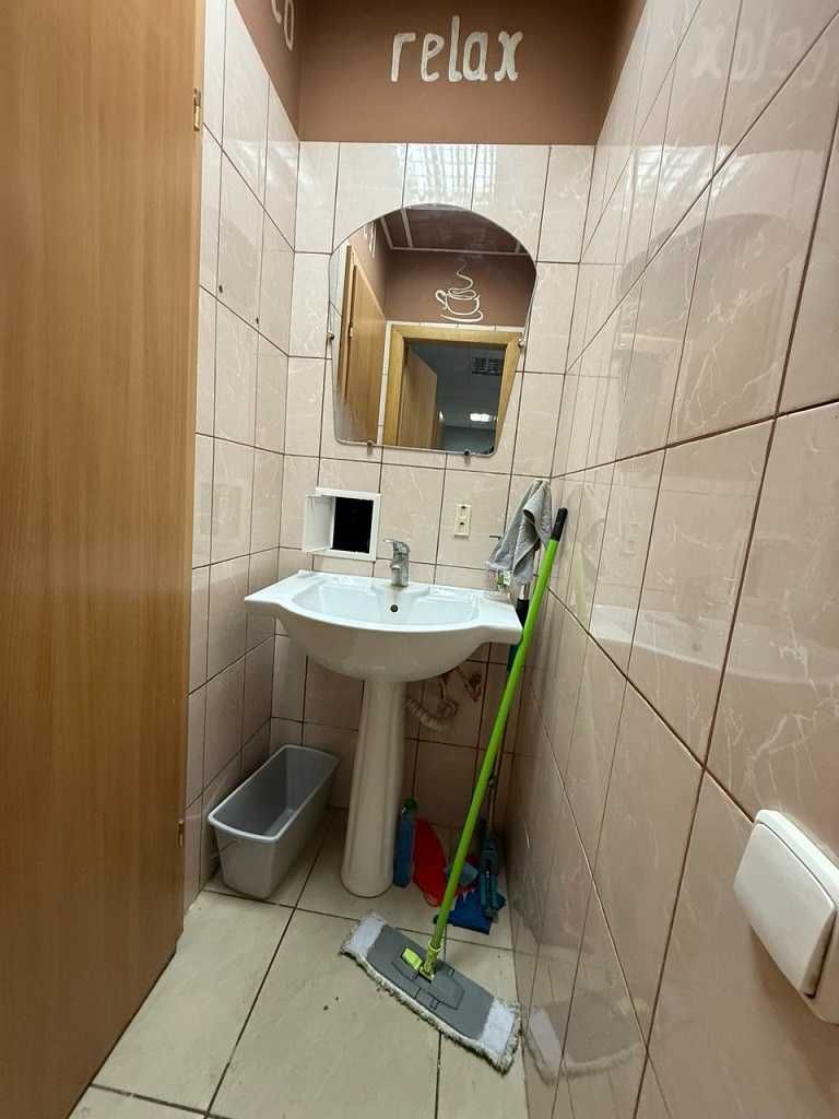 Просп. Соборності 7, 44м, фасадний вхід, Дарницька площа, Комфорт таун