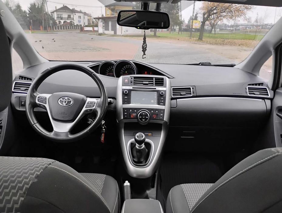 Toyota Verso 2015r, 1.8 Benzyna 147KM. Przebieg 111550km. Panorama. Kamera.