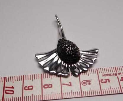 Srebrna zawieszka ciekawy kształt czarne cyrkonie