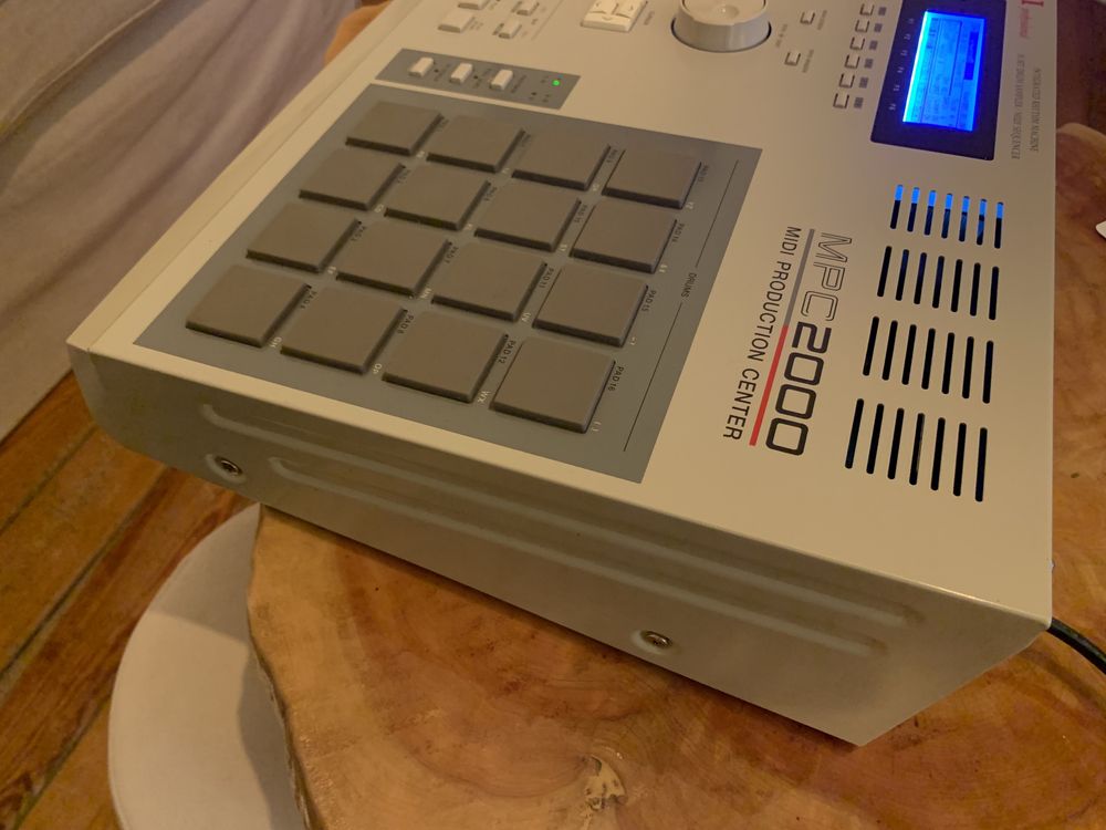 Akai mpc 2000 em otimo estado sampler vintage ecra perfeito