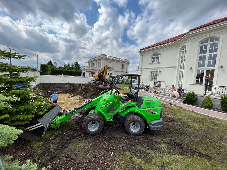 Usługi Avant 758i – trawniki, niwelacja, nawadnianie Wrocław i okolice