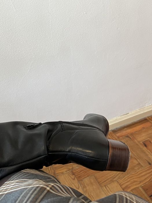 Botas pele pretas, tamanho 37
