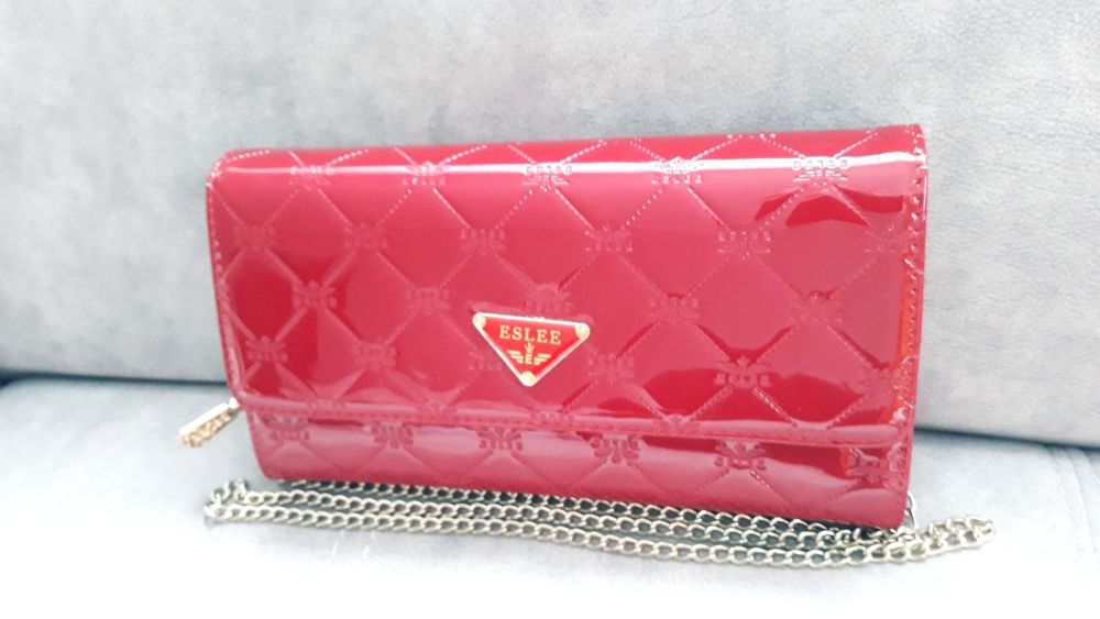 Новий червоний клатч Eslee