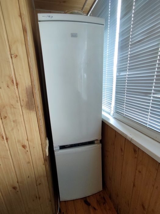 Продам холодильник полки ящики Zanussi на деталі під ремонт ZRB940PWH2